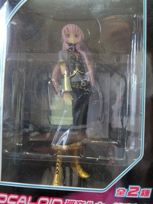 luka vocaloid figure