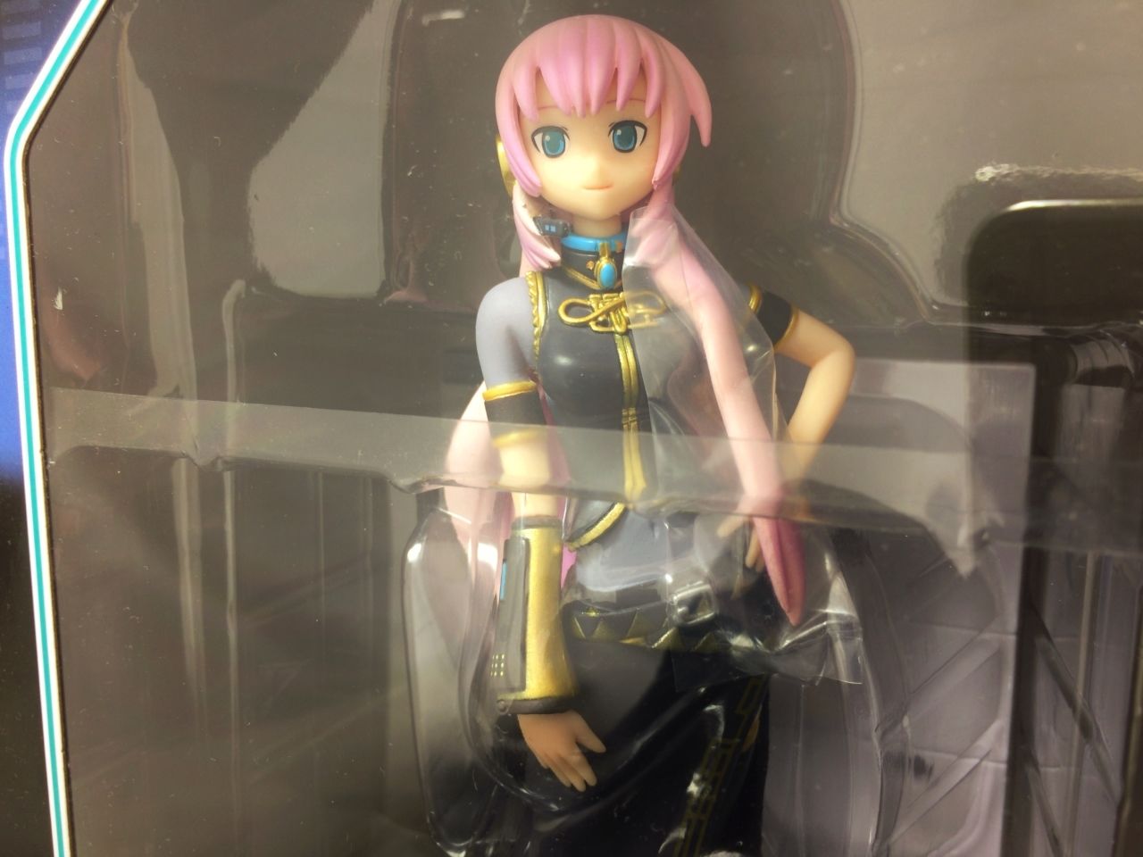 luka vocaloid figure
